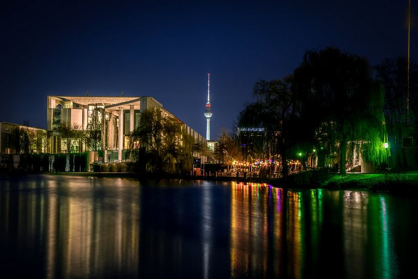 Regierungsviertel vom Spreeufer aus gesehen 04 von ahafineartimages