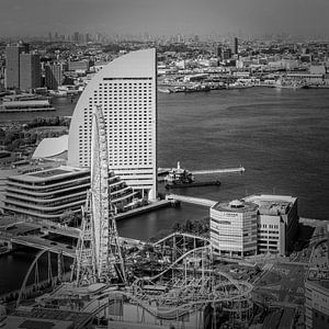 Yokohama mit Tokio Skyline | monochrom
