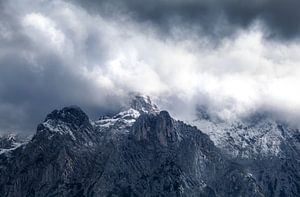 dramatic storm clouds over mountain ridge von Olha Rohulya