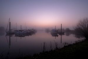 Mooie lucht boven mistige haven von Moetwil en van Dijk - Fotografie