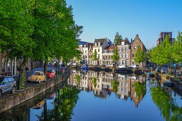 Rapenburg par une belle matinée ensoleillée sur Dirk van Egmond