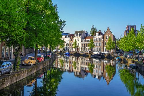 Rapenburg op een prachtig zonnige morgen