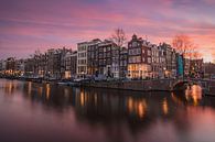 Roze zonsondergang Amsterdam op hoek van Leidsegracht en Keizersgracht van Thea.Photo thumbnail