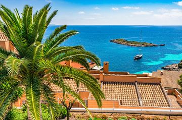 Spanje Mallorca eiland, mooie kust uitzicht in Calvia van Alex Winter