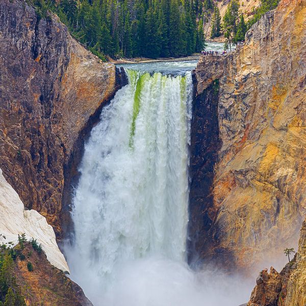 Waterval Lower Falls in Yellowstone N.P, Wyoming van Henk Meijer Photography