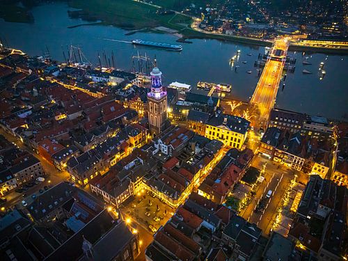 Kampen avondzicht op de skyline aan de IJssel