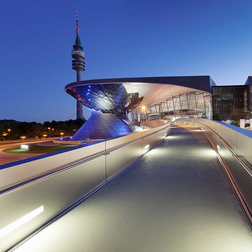 BMW Welt mit Fernsehturm, München, von Markus Lange