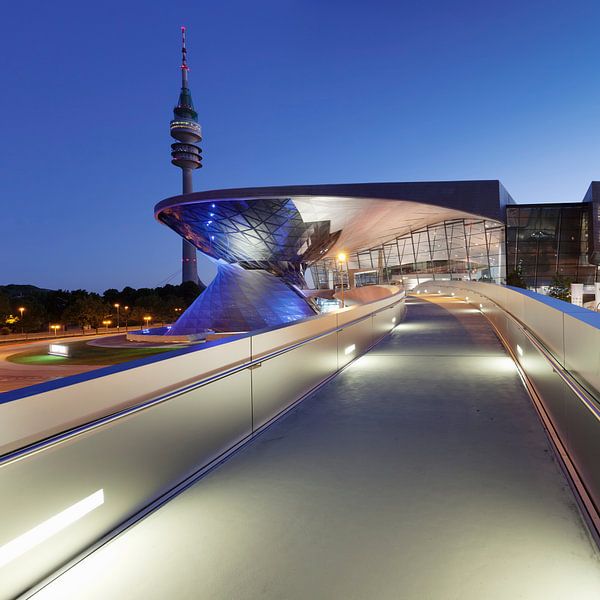 BMW Welt met televisietoren, München, van Markus Lange