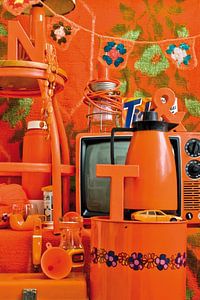 Stilleben mit orangem Retro-/Vintage-Zeug.
