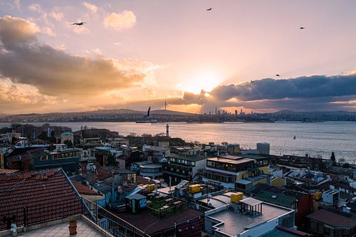 Aya Sofia in Istanbul, Hagia sofia Kerk - Moskee, Turkije bij zonsopkomst over bosporus rivier