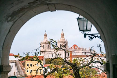 Het stadsbeeld van Lissabon met historische gebouwen
