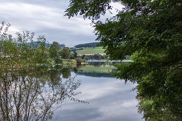 Diemelsee, seen through the trees, Germany von Jaap Mulder