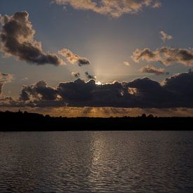 Dramatische zonsondergang aan de waterwegen van Sofie Duchateau