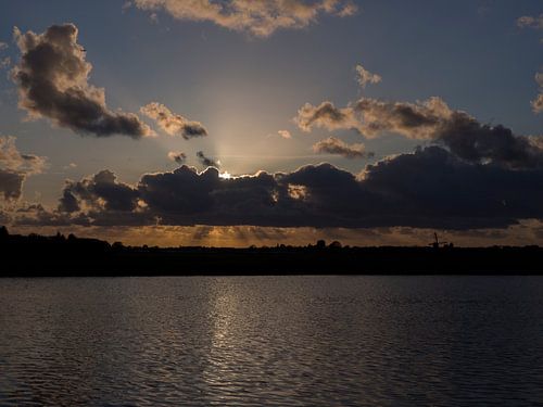Dramatischer Sonnenuntergang auf den Wasserstraßen von Sofie Duchateau