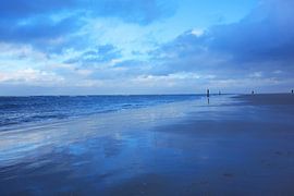 Ein tiefblaues Wintermärchen am Meer von Theodor Decker