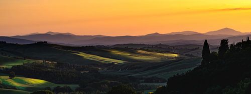 Sonnenuntergang über der toskanischen Landschaft von Lex Scholten
