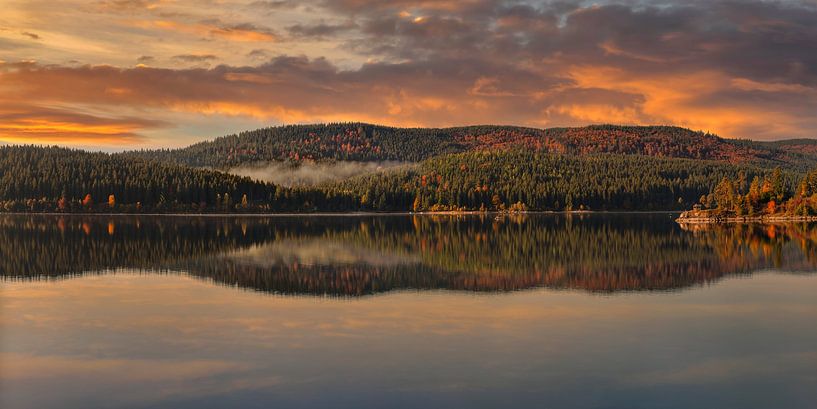 Lake at sunrise by Markus Lange