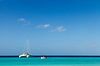 Catamaran bij klein Curacao no. 2 van Arnoud Kunst thumbnail