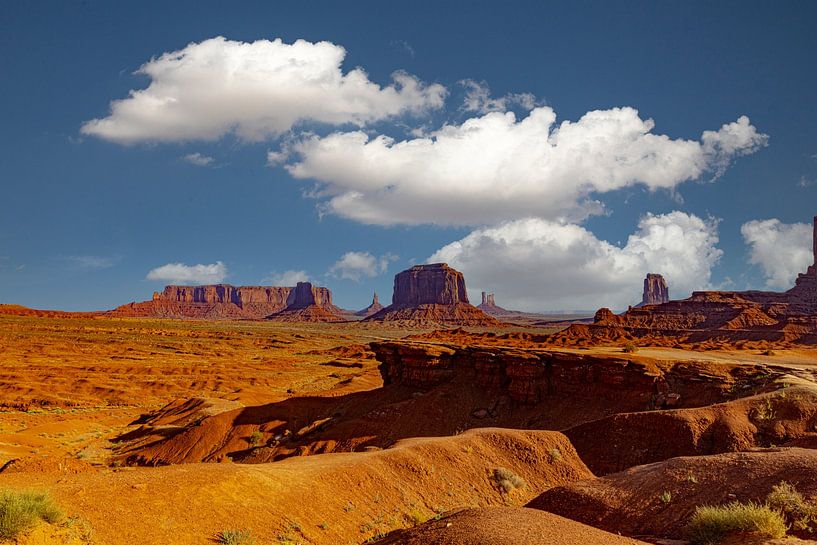Monument Valley Tribal Park, USA by Gert Hilbink