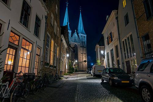 Stadsgezicht van Deventer bij avond in Nederland