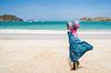 Verkäuferin am traumhaften Tanjung Aan Strand in Lombok von Shanti Hesse Miniaturansicht