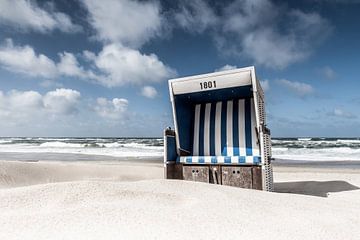 Strandstoel op het strand van Sylt aan de Noordzee van Voss Fine Art Fotografie