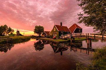 A memorable sunset at the windmill village