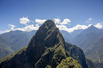 Uitzicht op de oude Inca-stad Machu Picchu. UNESCO-werelderfgoed, Latijns-Amerika van Tjeerd Kruse