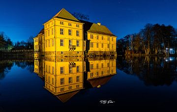 Strünkede Castle at the blue hour by T.B.- Foto