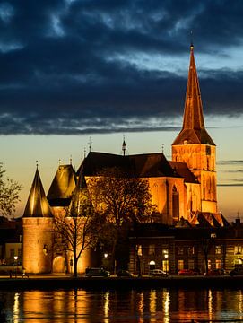 Kampen Koornmarktspoort et Bovenkerk au coucher du soleil sur Sjoerd van der Wal Photographie