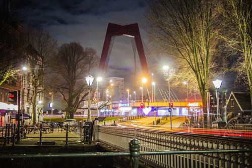 Rotterdam dans la nuit - Willemsbrug sur Suzan van Pelt