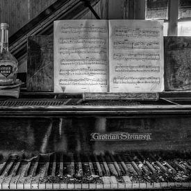 Abandoned Place - Piano - silent love by Carina Buchspies