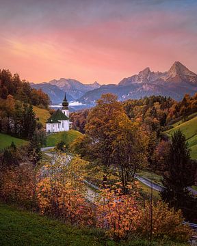 Herbst und Sonnenaufgang bei der Wallfahrtskirche Maria Gern