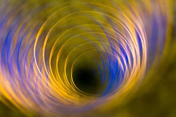 Cirkels van licht in complementaire kleuren van Lisette Rijkers