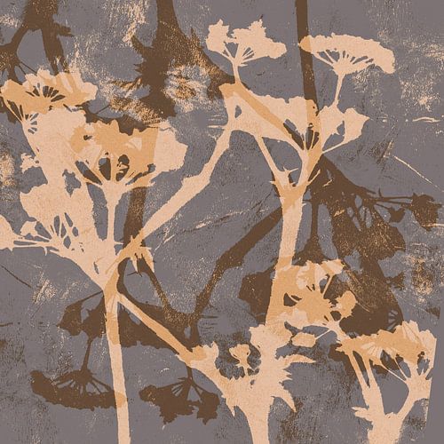 Zomerse schaduwen. Bloemen in beige, bruin, taupe.