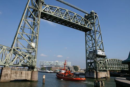 Hefbrug in Rotterdam en een doorkijkje naar het Unilevergebouw