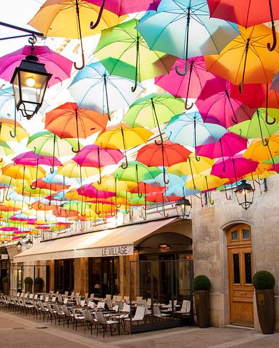 Umbrella Sky Project in Parijs van Michaelangelo Pix