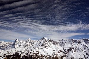Schapenwolken boven Eiger, Mönch en Jungfrau van Bettina Schnittert