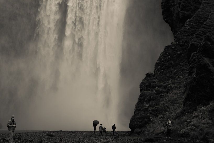 Base of Skogafoss van Louise Poortvliet