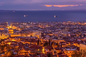 Evening in Thessaloniki, Greece by Bert Beckers