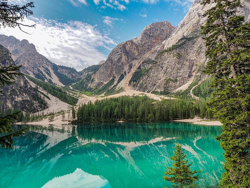 The turquoise-coloured Lago di Braies is nestled quietly between the steep rock faces of the Dolomites. Mirror-smooth water by Miriam Schwarzfischer Fotografie