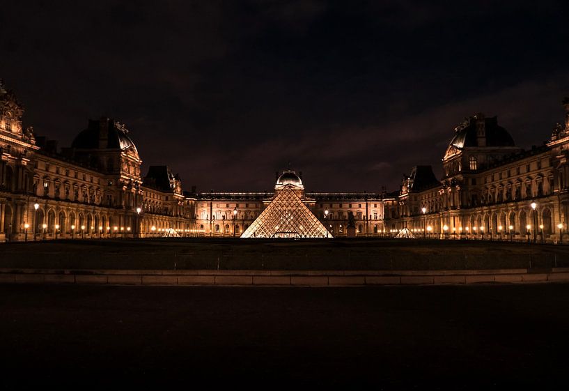 Paris by Hello Pompoyo
