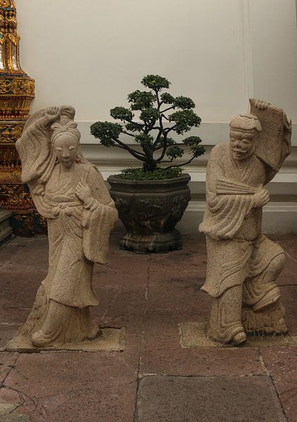Sculptures en pierre de femmes et d'hommes asiatiques au temple Wat Pho Buddha.2 par kall3bu