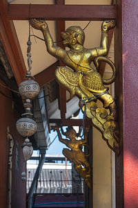 Der goldene Wächter des Silbernen Tempels