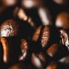 pile de grains de café sur Nathan Okkerse