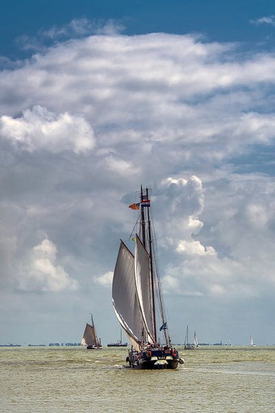 Historisches Schiff Mon Desir verlässt die Lorentszer Schleusen von Harrie Muis