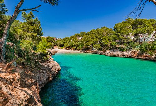 Idyllische strandbaai van Cala Serena, eiland Mallorca, Spanje