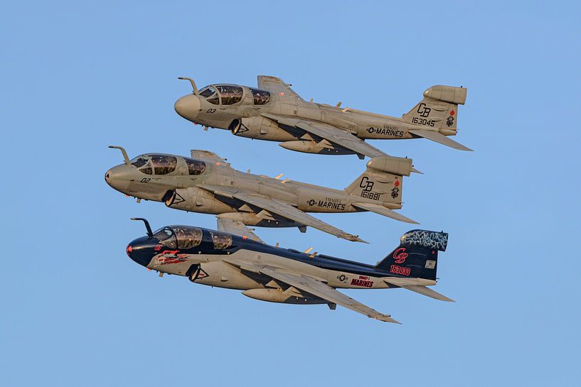 Formation Flyby de 3 Grumman EA-6B Prowlers. par Jaap van den Berg