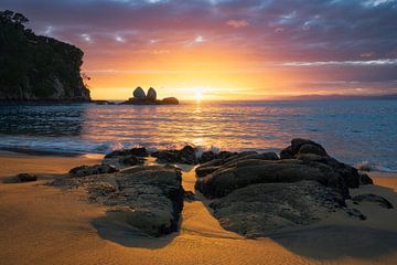 Sunrise @ Split Apple Rock (New Zealand) by Niko Kersting