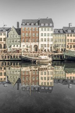 COPENHAGEN VINTAGE Helder water in Nyhavn van Melanie Viola